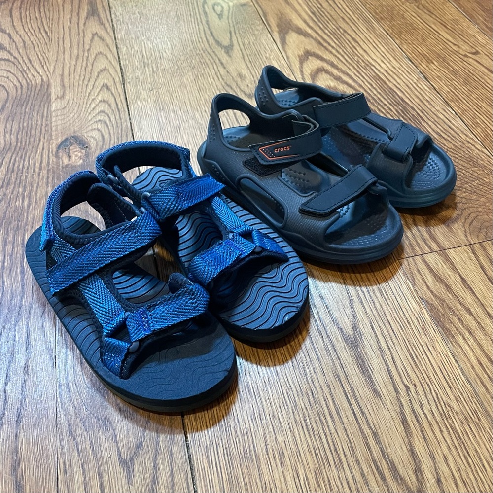 Boys blue sandals Cat & Jack Crocs size 11 c
